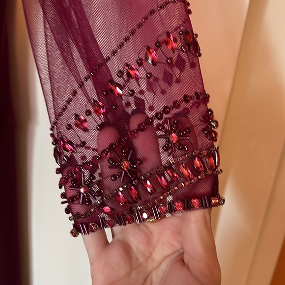 Burgundy long sleeve formal gown with jewelled sleeves NWT - Picture 4 of 8